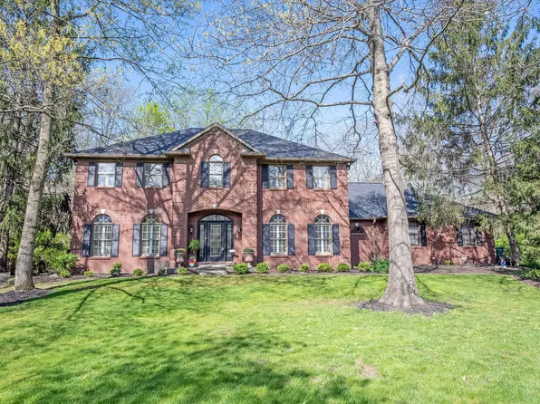 8220 Traders Hollow Ct, Indianapolis, IN 46278