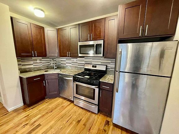 3rd image of 257 15th St #22