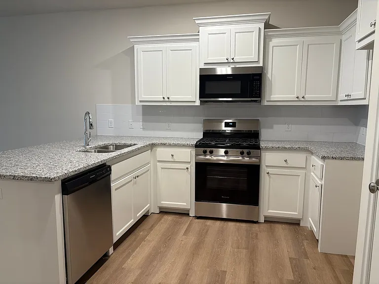 821 S Wilson Ave — Photo 11