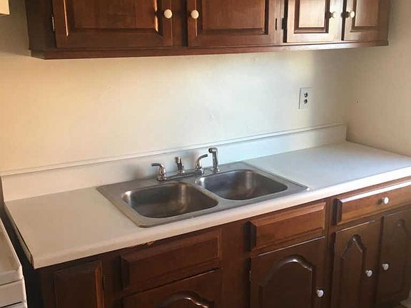 3rd image of 905 Revere Ave