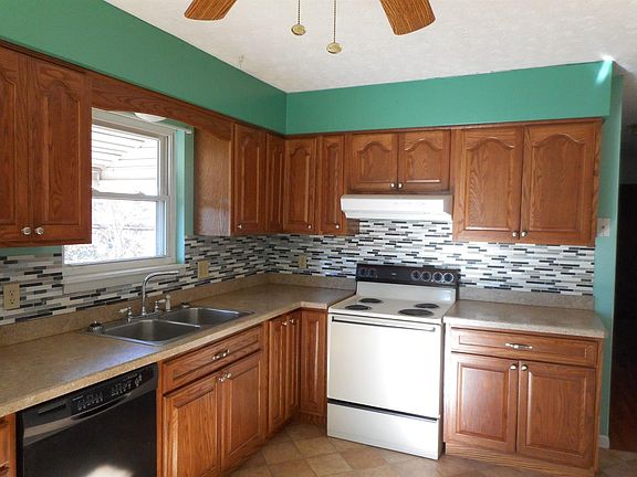 2nd image of 103 Dogwood Ct
