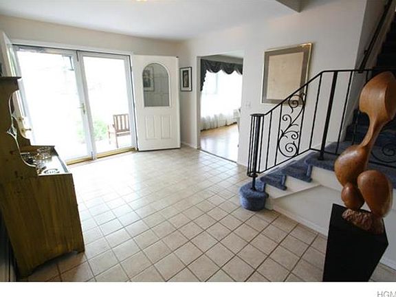 3rd image of 27 Gregory Dr