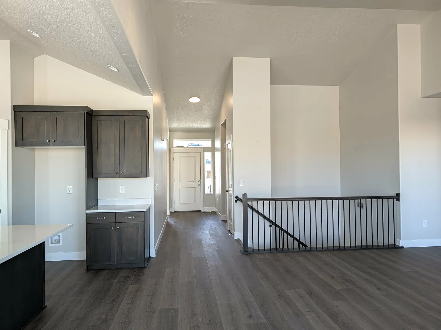 3 bed, 1700 sqft, $2,700 — Photo 3