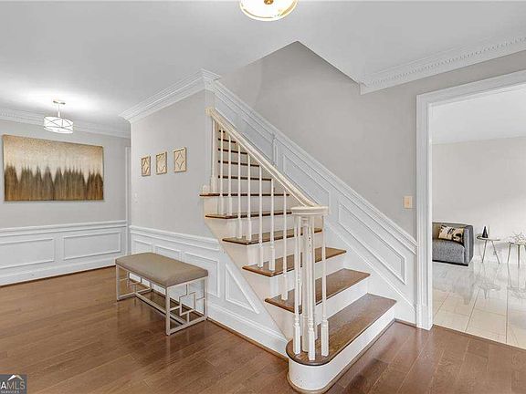 4th image of 2660 Spalding Dr