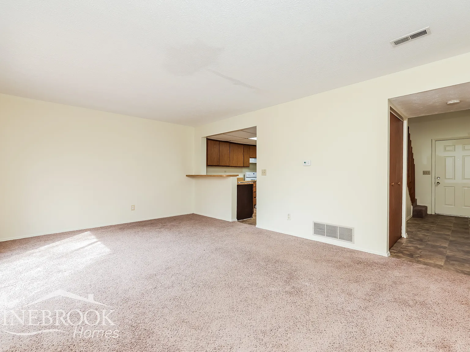2464 Cross Village Drive — Photo 4