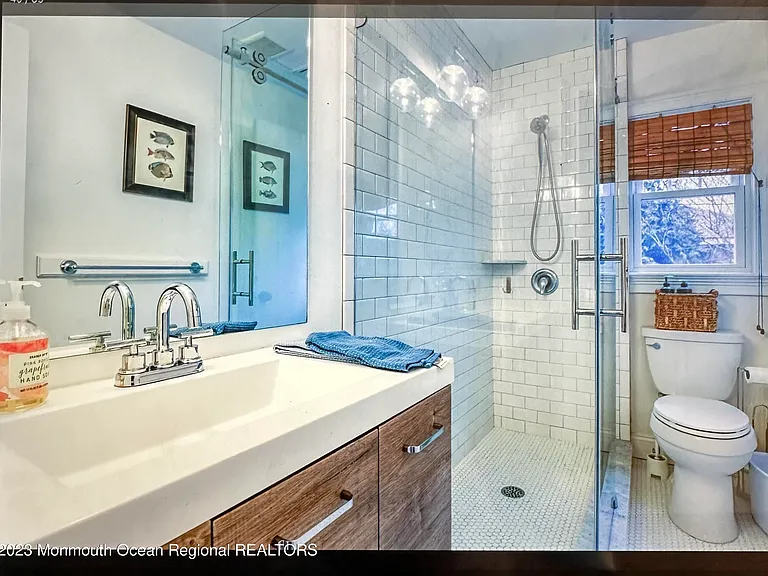 505 Washington Ln — Photo 13