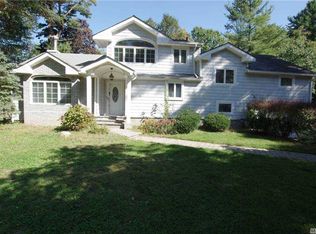 11 Nursery Rd, Melville, NY 11747