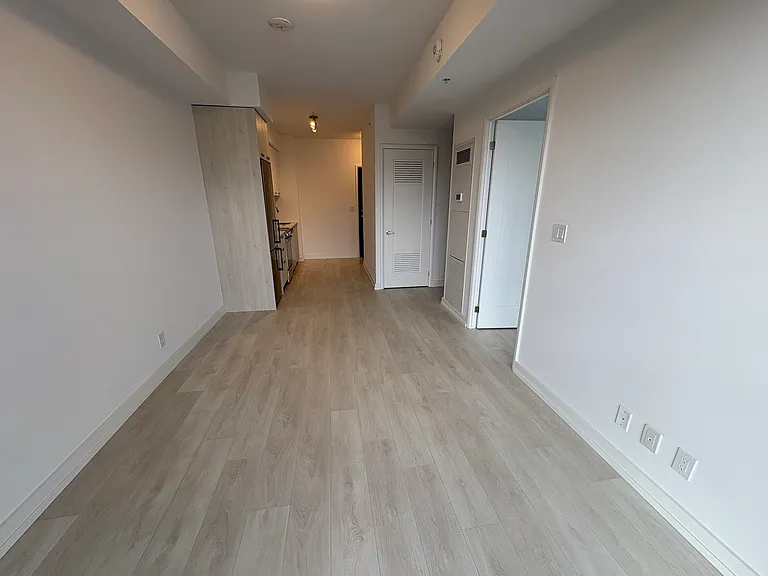 75 James St S #825 — Photo 20