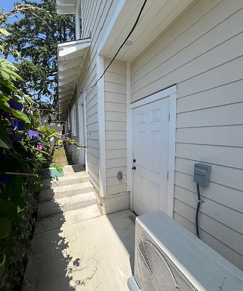 160 W Orange St — Photo 3