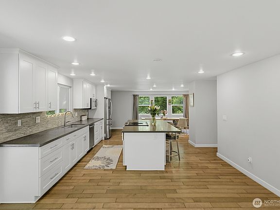 5th image of 4807 E Mercer Way