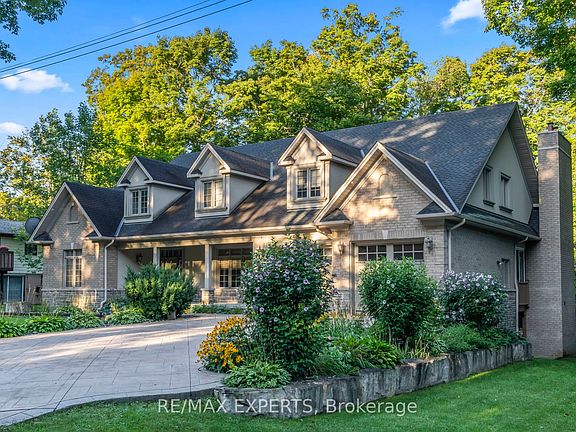 3rd image of 431 Manley Cres