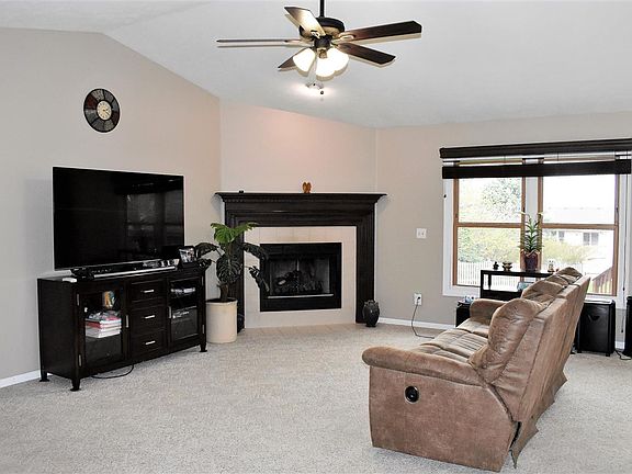 3rd image of 7688 Hawks View Dr