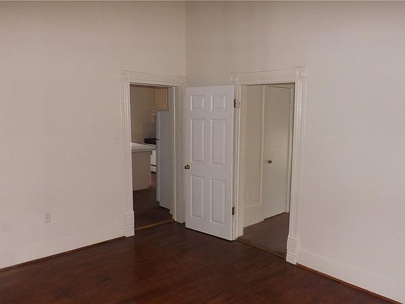 3rd image of 3207 Templeton St