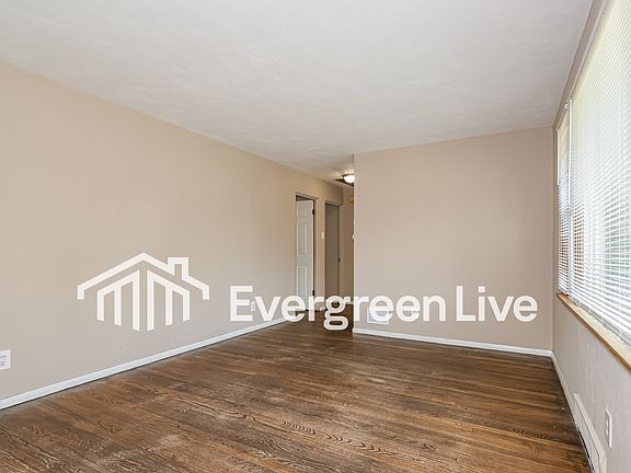 3rd image of 20 Florissant Park Dr