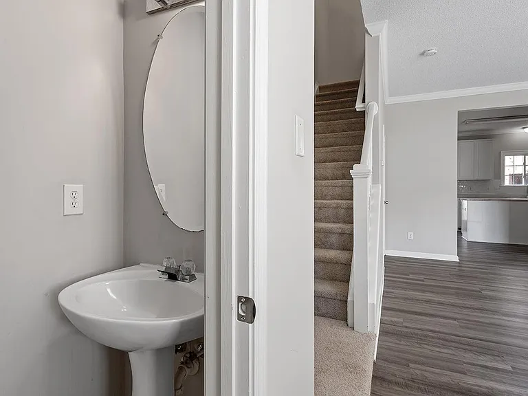 2839 Gross Ave — Photo 6