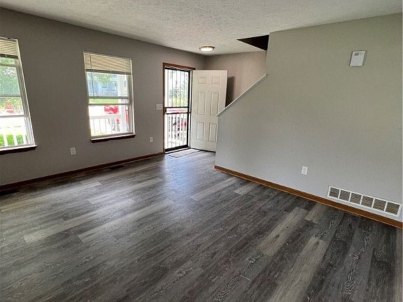 2nd image of 4627 E 147th St