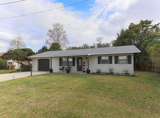 13638 Country Club Dr, Tavares, FL 32778