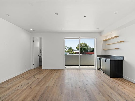 5th image of 841 N McCadden Pl #B