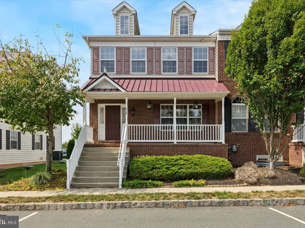 2116 Danville Dr, Pennsburg, PA 18073