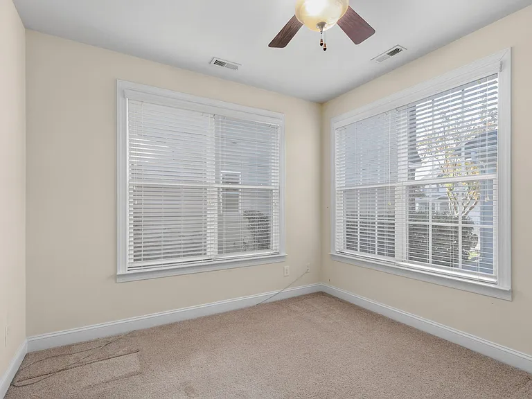 722 Pierside Dr — Photo 4