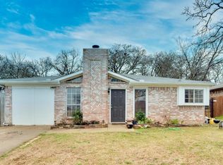 1405 Crest Dr, Mansfield, TX 76063