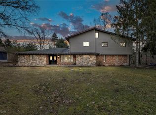 17937 Kingswood Dr, Chagrin Falls, OH 44023