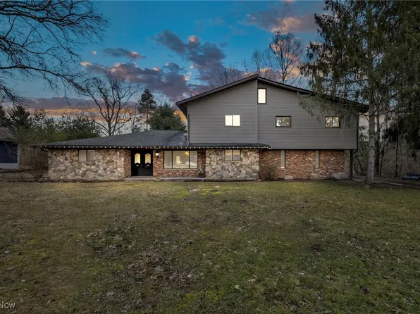 17937 Kingswood Dr, Chagrin Falls, OH 44023