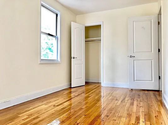 Rented by Premier Metro Realty Corp | media 42