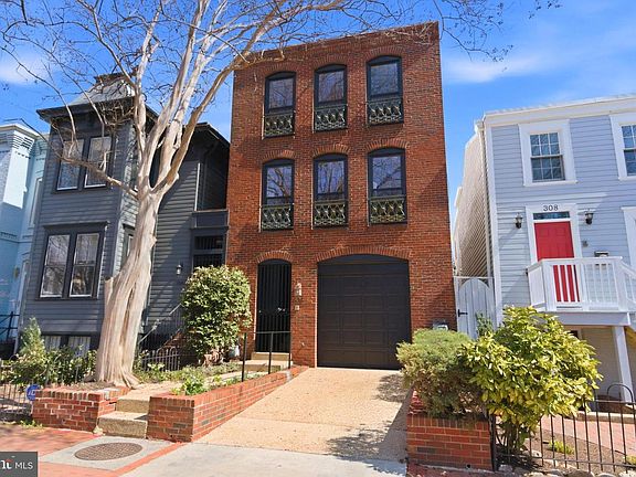 2nd image of 306 9th St SE