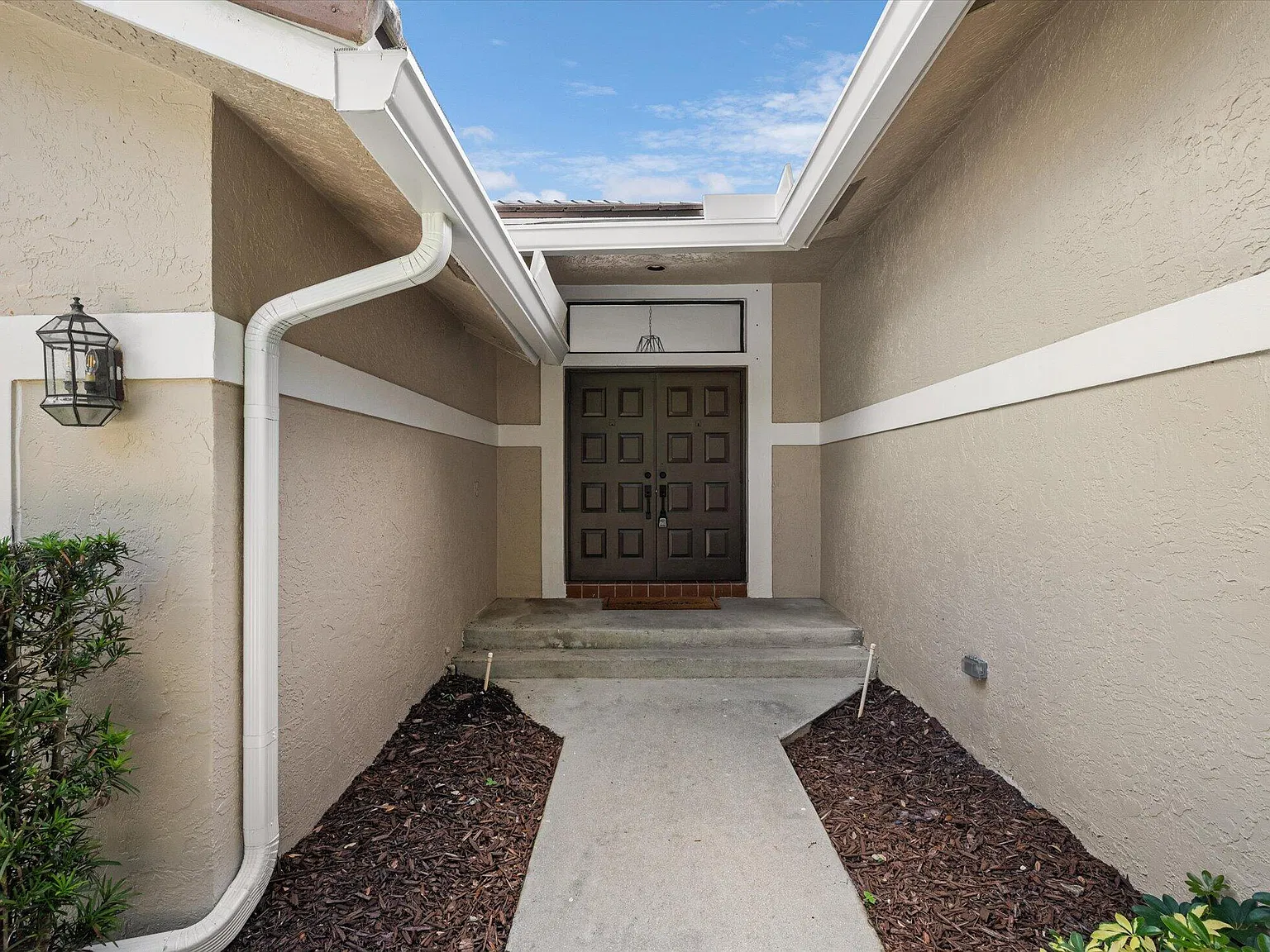 4 bed, 2.5 bath, 2523 sqft, $6,300 — Photo 4