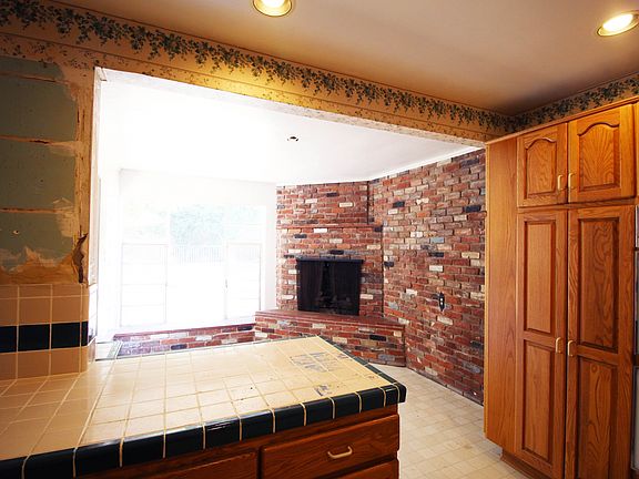 5th image of 953 Verdugo Circle Dr