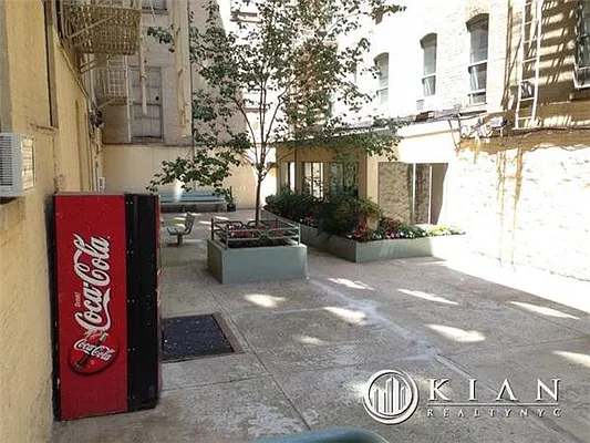 Rented by Kian Realty | media 28