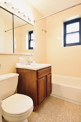 Rented by Finders NYC | media 28