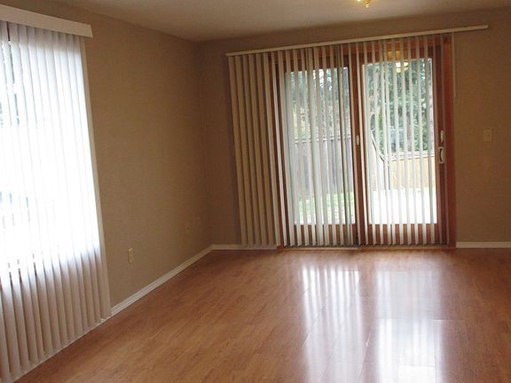 5th image of 9609 Woodland Ave E
