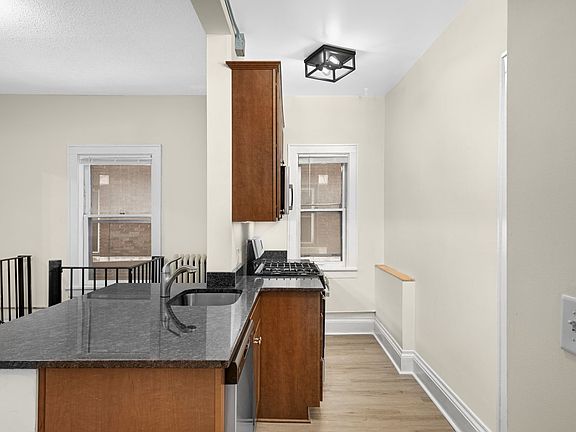 4th image of 2875 Irving Ave S APT 3