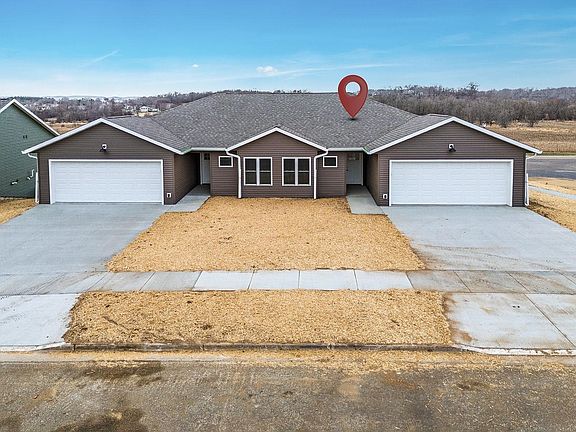 2nd image of 2465 Russell Ct
