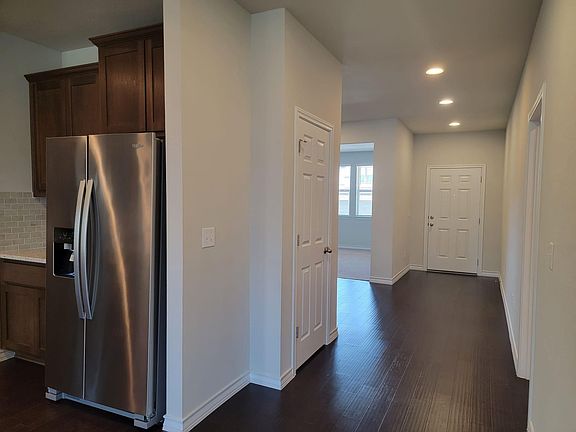 5th image of 208 Magna Ln
