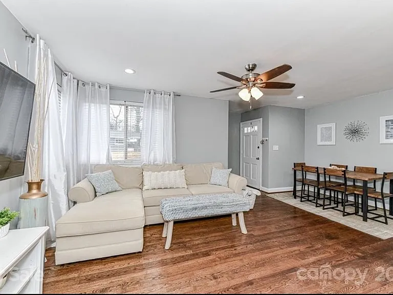 1632 Academy St — Photo 5