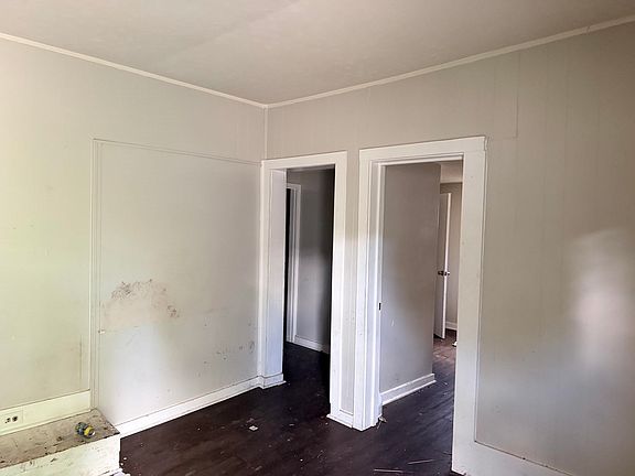 3rd image of 2323 Shasta Ave