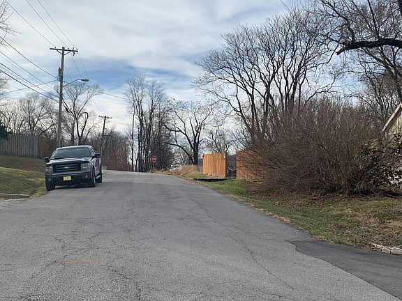 4th image of 4915 Barber Ave