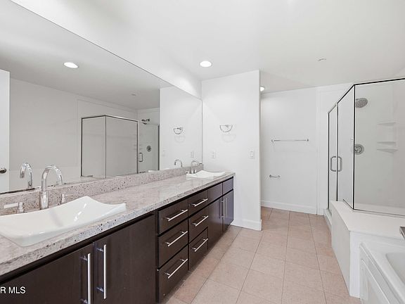 4th image of 10878 Bloomfield St #107