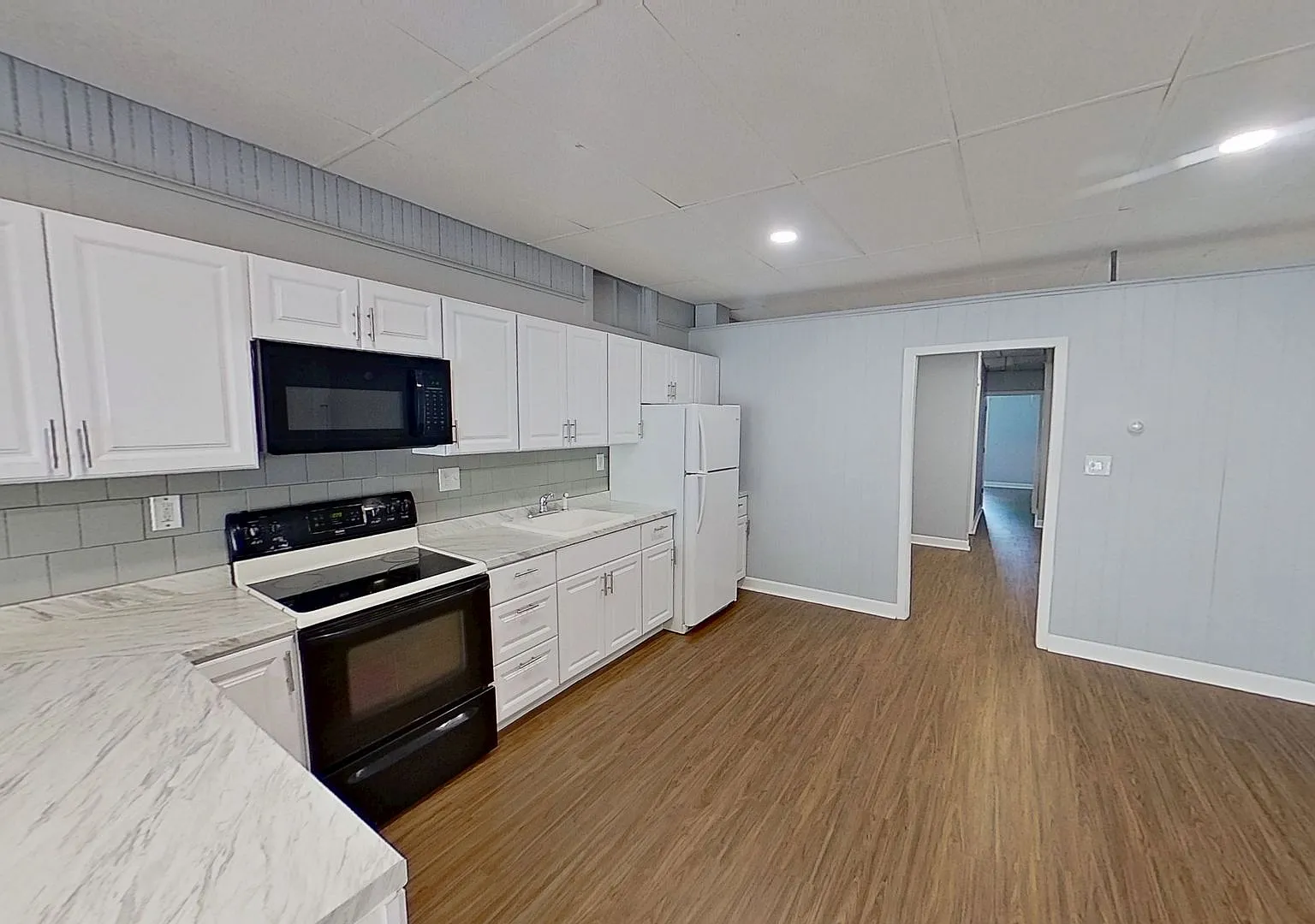 First Floor 2 Bedroom Apartment — Photo 2