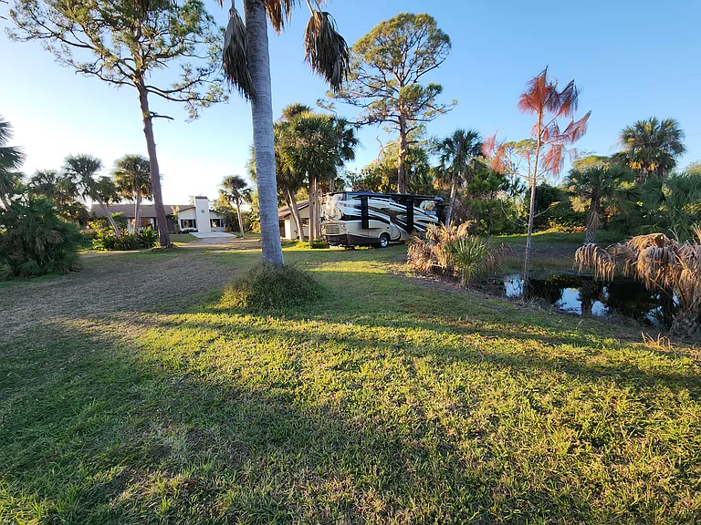 190 N Oxford Dr — Photo 25