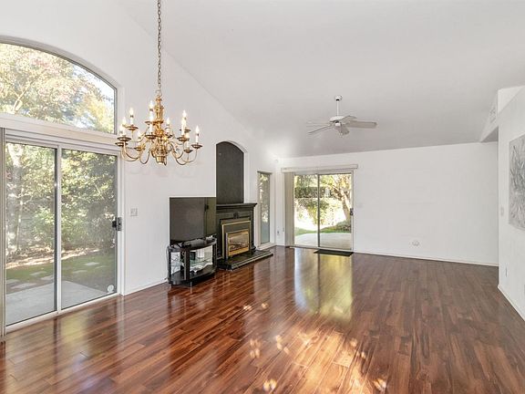 4th image of 1146 E La France Dr
