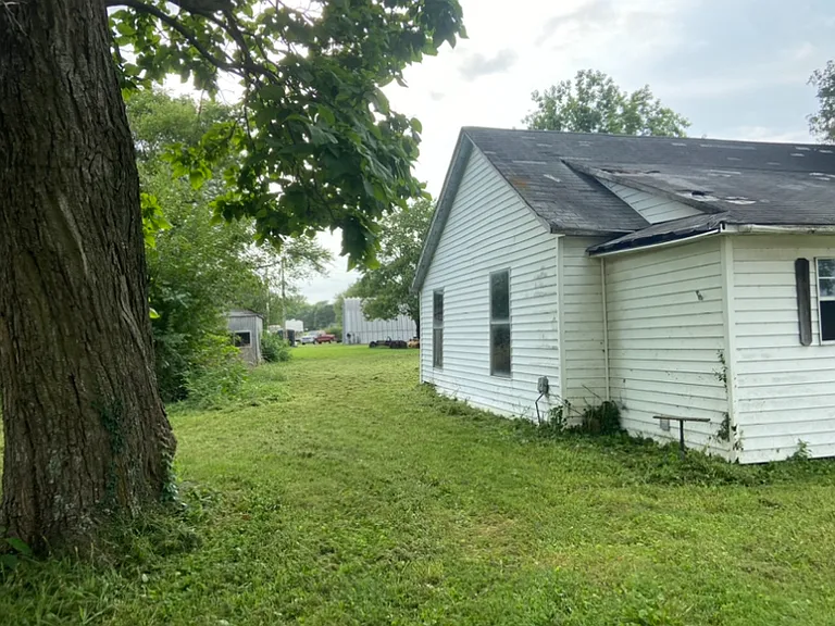 402 W Railroad St — Photo 13