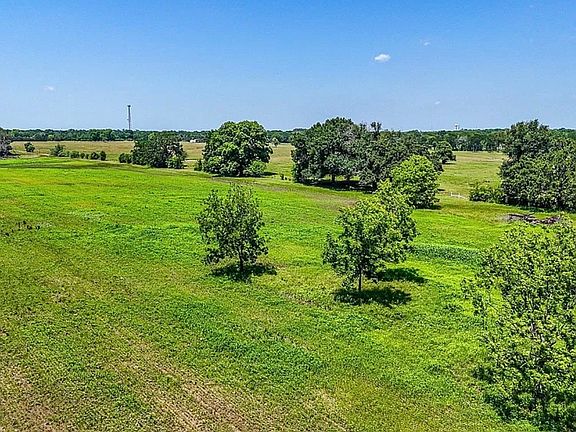 4th image of 301 SE County Road 120