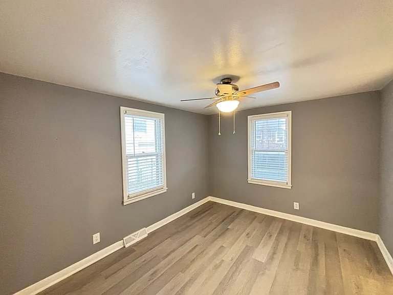 2510 Essex Ave — Photo 2