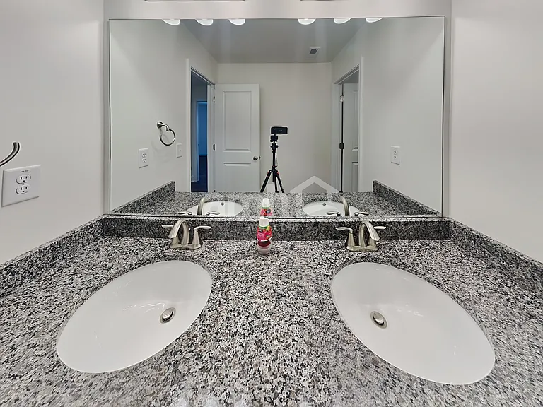 405 Levon Ct — Photo 22
