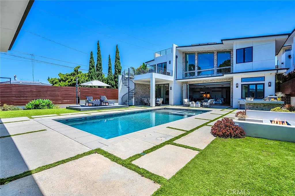 5 bed, 5.5 bath, 6200 sqft, $35,000 — Photo 3