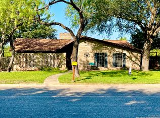 2 Nunn Pl, Uvalde, TX 78801